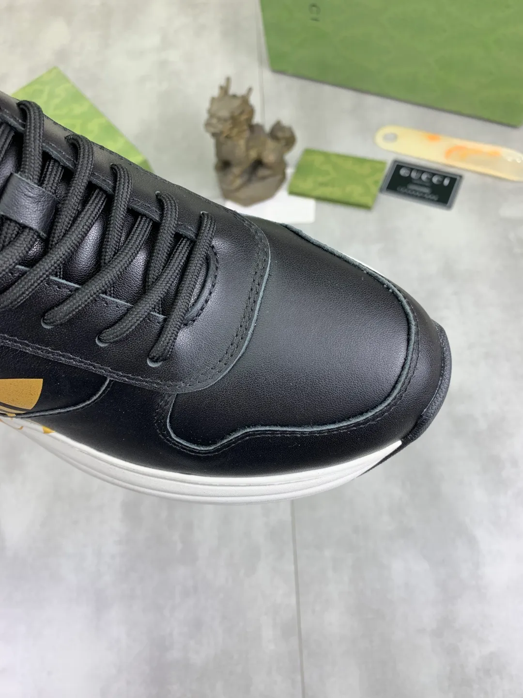 Men's shoes 💰P500💰[New style] 🆘 Dad's shoes [GUCCI] Gucci's new men's shoes are the first to be launched, and the materials and workmanship are superior to all versions on the market. The highest quality imported original top calfskin upper with trendy printed patterns ➕, the inner material is made of full-grain pigskin lining, privately molded soft TPU rubber comfortable outsole, and high foot comfort. Actual shooting, imported special materials highlight the unique charm of the brand 2️⃣colors available Size number; 38-44
